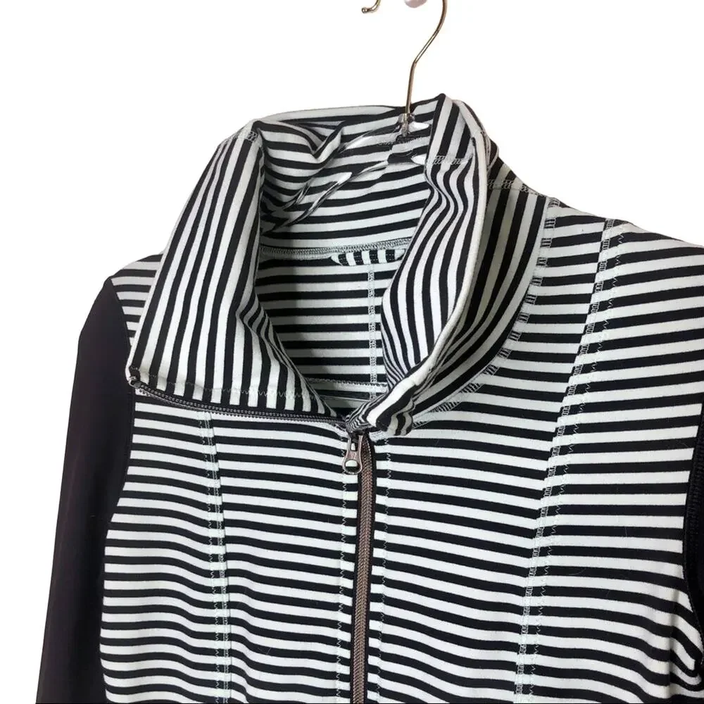 Lululemon Daily Yoga Jacket Mint Green Striped High Neck Zip Up Jacket Size 2